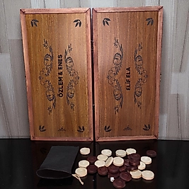 •	Simya Model İsme Özel Saray Esintisi Ceviz Kaplama Ahşap Pullu Tavla